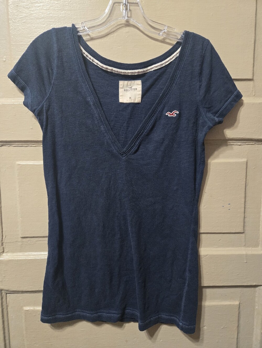 Hollister Y2K Navy Blue Seagull V-Neck Short Sleeve Tshirt GUC